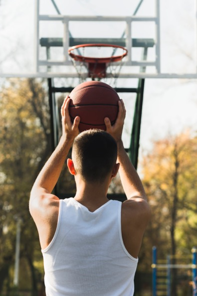 A man with good shoulder health gets ready to shoot a basketball.